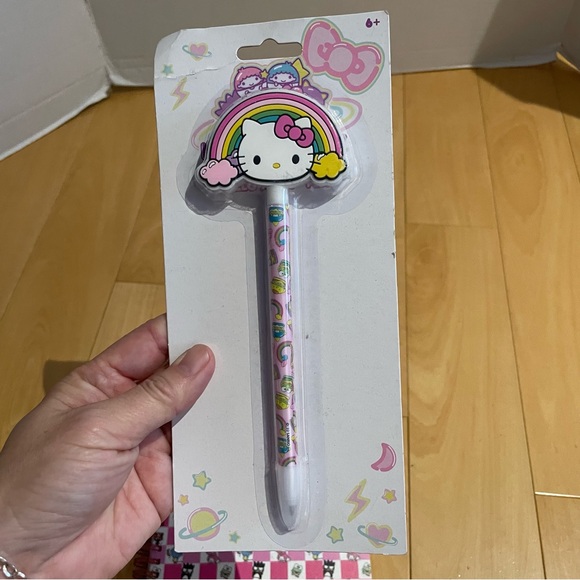 New hello kitty notebook and bow pen bundle - Picture 6 of 6